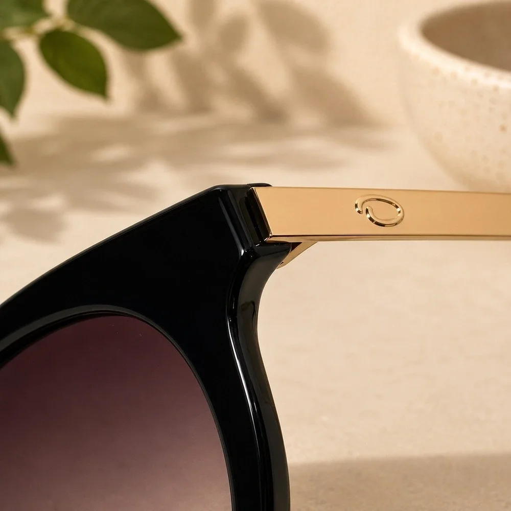 Oscar by Oscar de la Renta Fashion Cat Eye‎ Sunglasses Black Gold